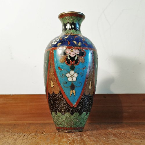 雷紋印古物屋 Raimonjirushi Vintage 日本明治 景泰藍 銅胎掐絲琺瑯瓶 燒青 手繪手工 早期 花葉圖形