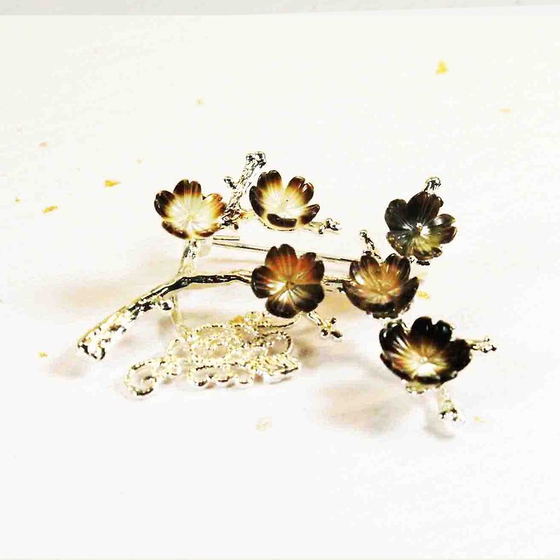 Plum Three Series Brooch Night Brightness Black Butterfly Shellfish Copper Silver Handmade Brooch China Ancient Fashion Jewelry - Brooches - Other Metals Black