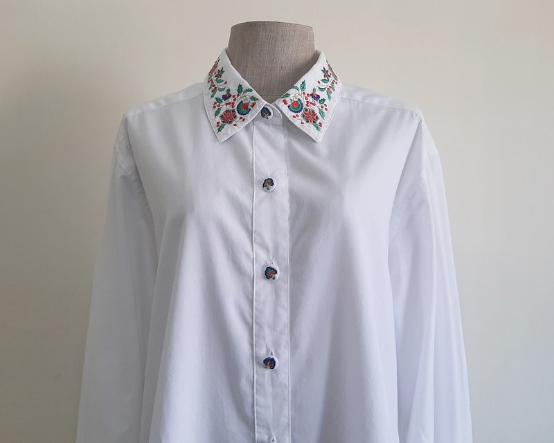 KAREN SCOTT Vintage White Embroidered Shirt - เสื้อผู้หญิง - วัสดุอื่นๆ ขาว