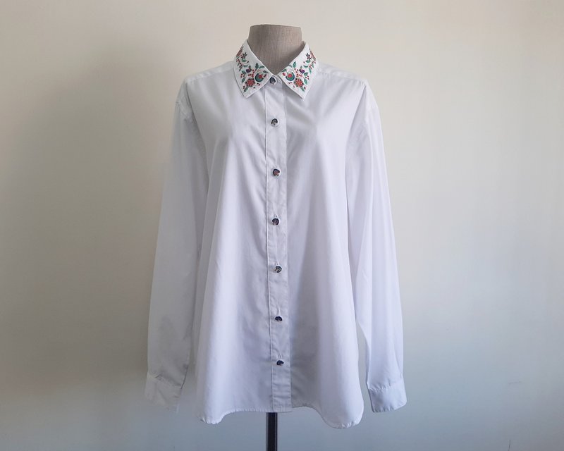 XXL Vintage KAREN SCOTT White Embroidered Shirt Womens Long Sleeve Blouse - 女上衣/長袖上衣 - 其他材質 白色