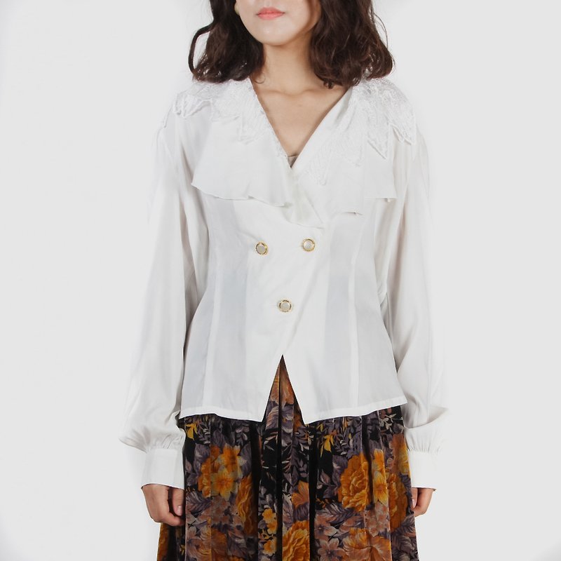 [Egg plant vintage] Versailles lace lapels vintage shirt - Women's Shirts - Polyester White