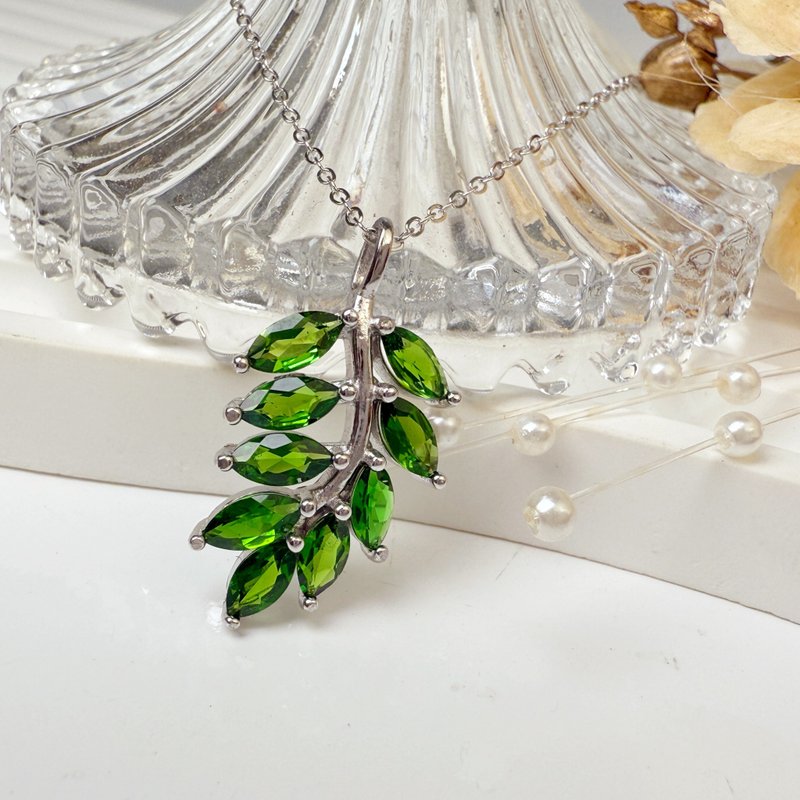 Green Gemstone / Career Energy - A Leaf to Wealth Diopside Necklace - สร้อยคอ - เครื่องเพชรพลอย 