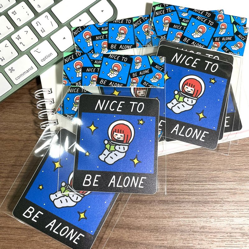 Nice To Be Alone Sticker - สติกเกอร์ - พลาสติก สีน้ำเงิน