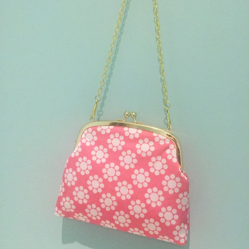 Original Print Japanese traditional pattern kiss lock petit party bag KUYOUMON - กระเป๋าเครื่องสำอาง - เส้นใยสังเคราะห์ สึชมพู