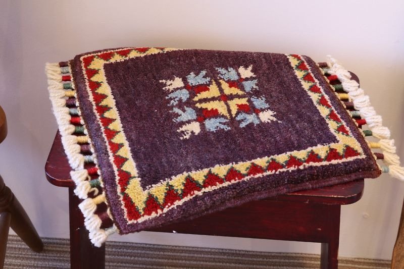 Dark purple hand-woven carpet cushion size wool and plant dyeing - ผ้าห่ม - วัสดุอื่นๆ สีม่วง