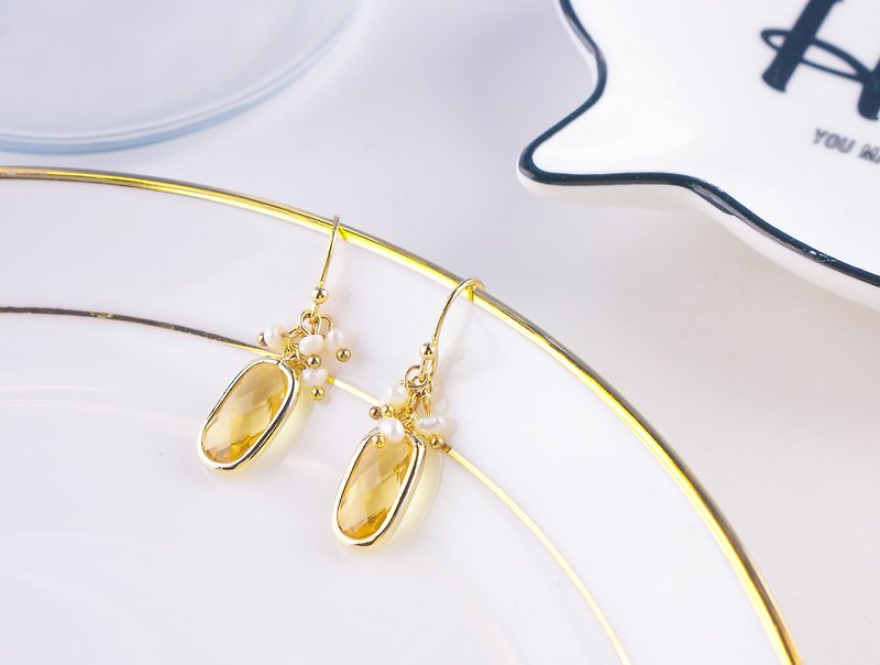 Edith & Jaz • Birthstone with Pearl Collection - Citrine Quartz Earrings (Nov) - ต่างหู - เครื่องเพชรพลอย สีเหลือง