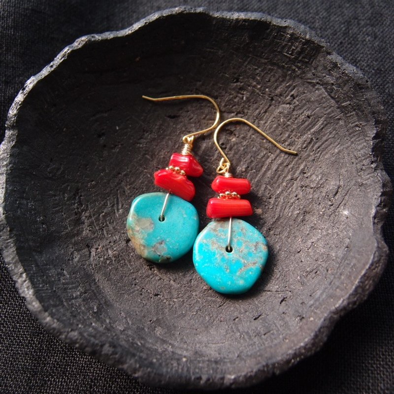 【K14gf】Turquoise × Red Coral Earrings ターコイズ×レッドコーラル ミニピアス - 耳環/耳夾/耳骨夾 - 寶石 藍色