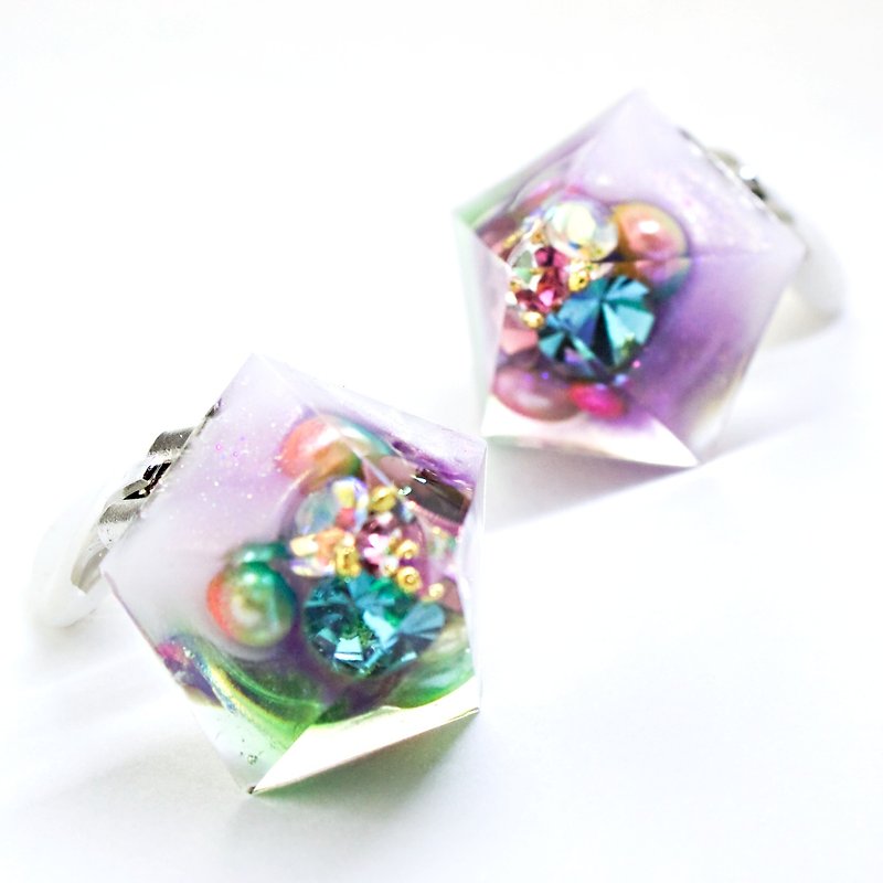 ペンタゴンイヤリング(菖蒲の鬘) - 耳環/耳夾 - 樹脂 紫色