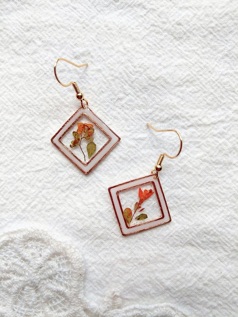 Orange earrings, Pressed flower earring, dried flower resin jewelry, orange - Earrings & Clip-ons - Resin Orange