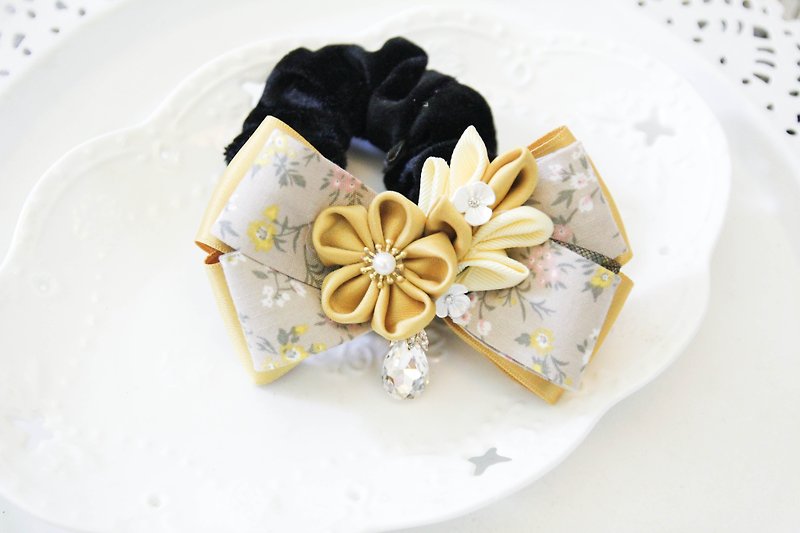 And the wind hand for the goose yellow flower bow big circle - Hair Accessories - Cotton & Hemp Yellow