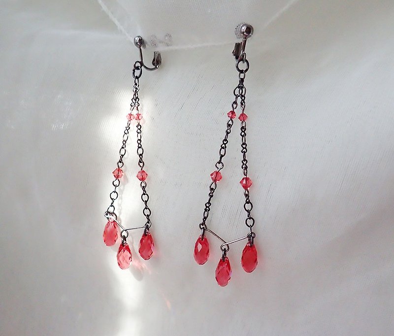 classic, earrings with SWAROVSKI ELEMENTS - ต่างหู - แก้ว สีแดง