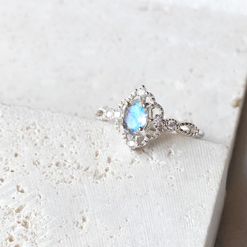 / Gate of the Sky/ Stone Moonstone 925 Sterling Silver Handmade Natural Stone Ring - แหวนทั่วไป - เงินแท้ สีน้ำเงิน