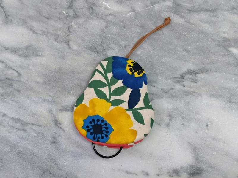 水彩花(米) 梨型鑰匙包【k190429】 - 鑰匙圈/鑰匙包 - 棉．麻 多色