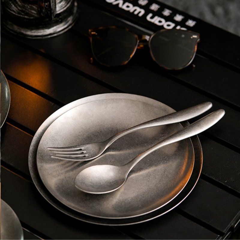 Retro metal plate with excellent engraving texture can be engraving 304 Stainless Steel plate commercial plate restaurant plate - จานและถาด - สแตนเลส สีเงิน