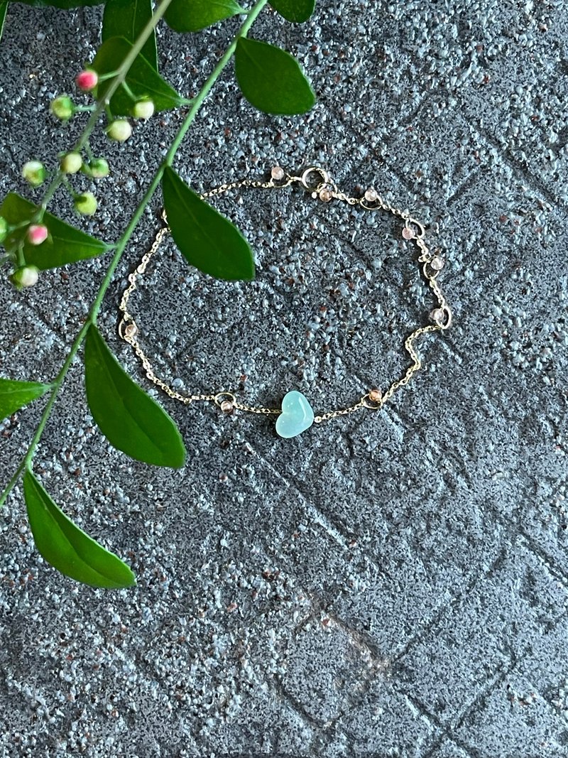 細手鍊 II 緬甸玉冰晴愛心X太陽石 I 防敏包金保色鍊緬甸A貨翡翠 - 手鍊/手環 - 玉石 