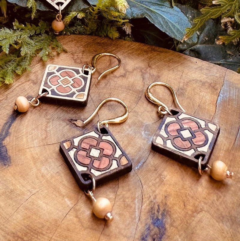 [Tasho Romance] Geometric window grille Japanese handmade wood inlaid earrings plated with 14K ear hooks resin Clip-On - ต่างหู - ไม้ สีนำ้ตาล