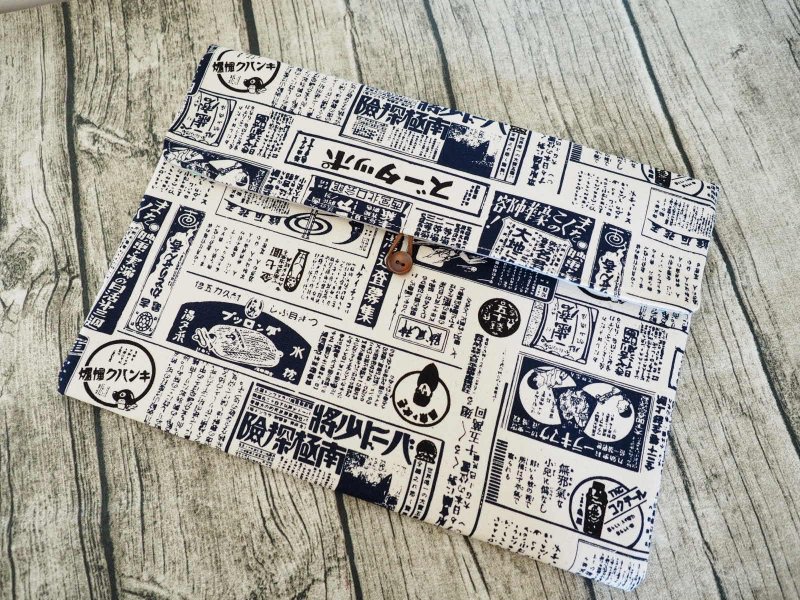 Handmade Japanese Vintage Poster Tablet laptop protection case - กระเป๋าแล็ปท็อป - ผ้าฝ้าย/ผ้าลินิน สีน้ำเงิน