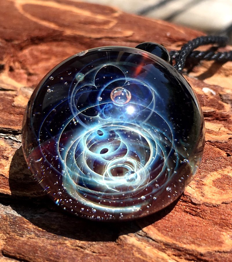 boroccus nebula Milky Way solid design heat-resisting glass pendant - Necklaces - Glass Black