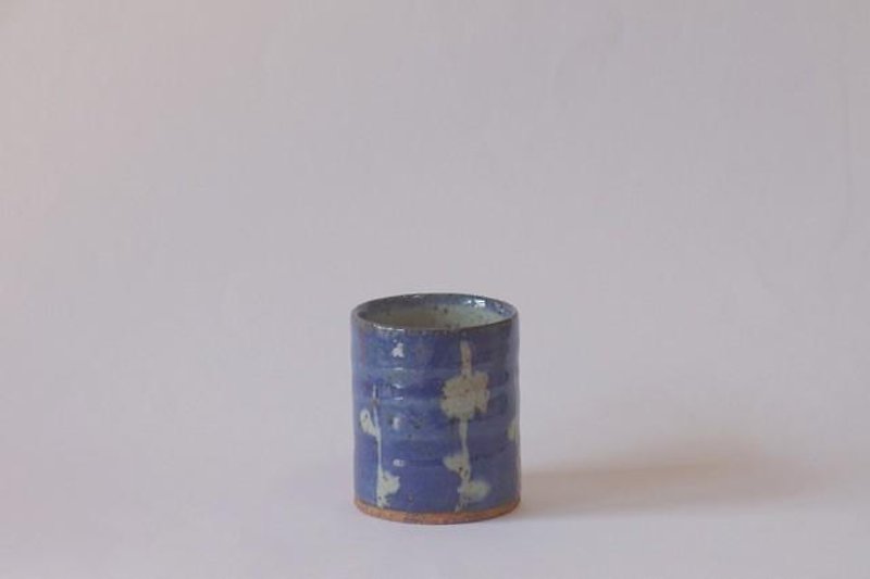 Cups (Kureshu 抜絵 plum) - Mugs - Pottery 