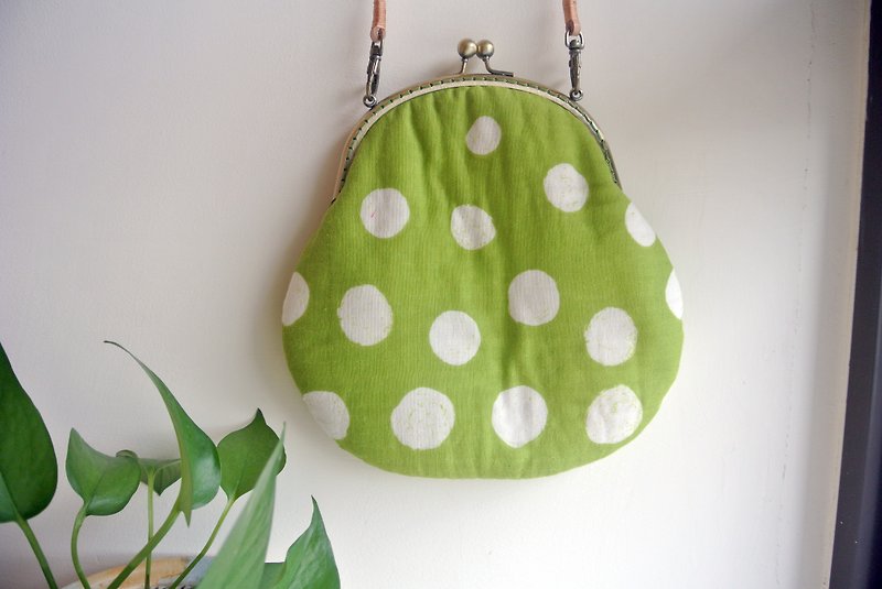 Grass Green You/Gold Bag/Portable Bag/Small Bag/Side Backpack/Christmas Gift/Exchange Gift - กระเป๋าแมสเซนเจอร์ - ผ้าฝ้าย/ผ้าลินิน สีเขียว