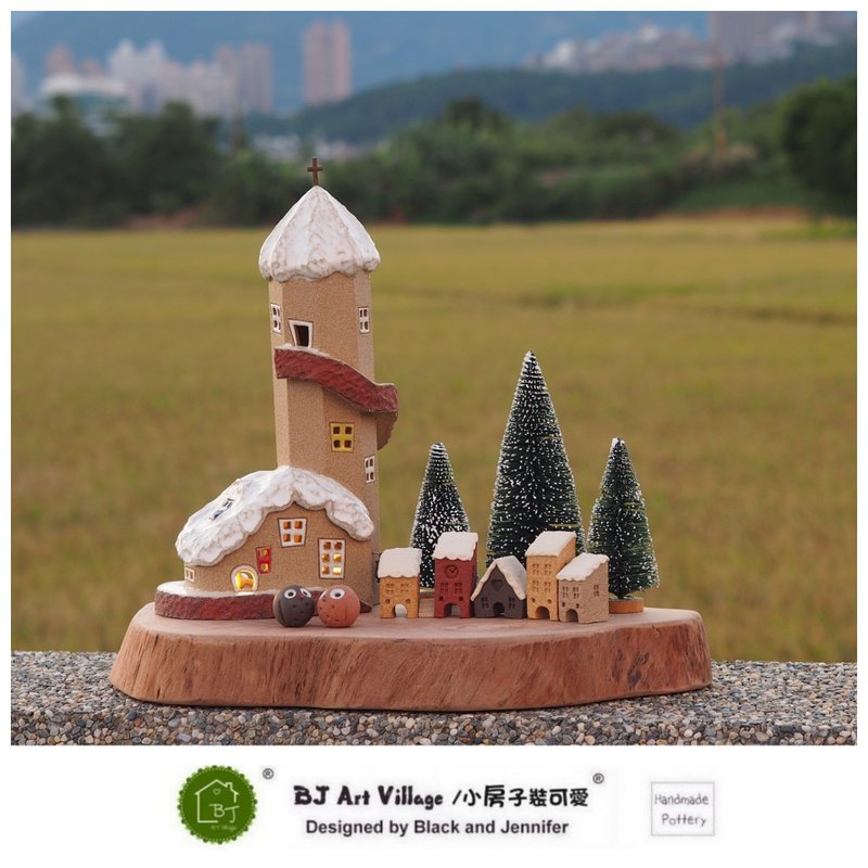 歐洲下雪童話小鎮組/含大教堂(燈)+下雪小屋+貓頭鷹+樹+原木底座 - 擺飾/家飾品 - 陶 多色