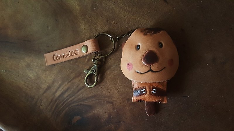 Lovely and leisurely little sea otter pure cowhide key-engraved name - ที่ห้อยกุญแจ - หนังแท้ สีนำ้ตาล