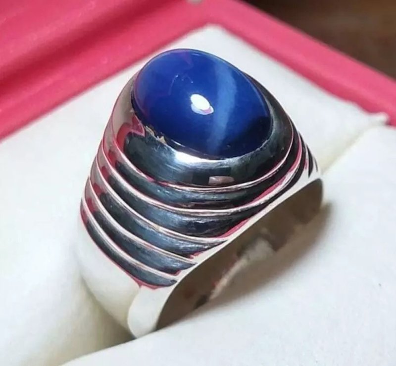 Natural Star Sapphire Ring Handmade Sapphire Ring Sterling Silver 925 Blue stone - แหวนทั่วไป - เครื่องเพชรพลอย สีน้ำเงิน