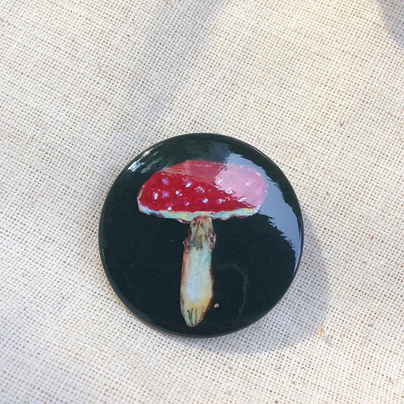 Mini red mushrooms party badge _ - เข็มกลัด/พิน - พลาสติก สีแดง