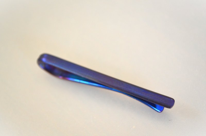 Titanium tie bar / Pure titanium tie pin = Matte blue 53mm A = - เนคไท/ที่หนีบเนคไท - โลหะ สีน้ำเงิน