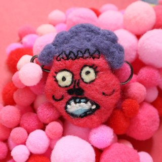 紫色の髪醜いゾンビのような紫陽は、ブローチを感じました
