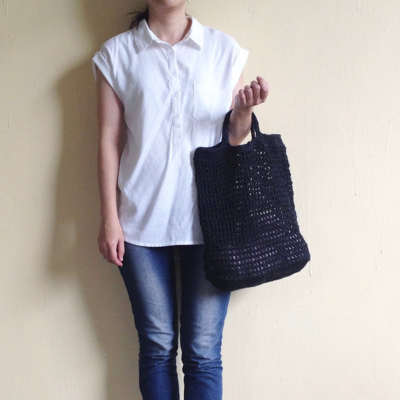 Xiao fabric - Spring Tour - Black Handmade braided twine mesh bag / shopping bag - กระเป๋าถือ - ผ้าฝ้าย/ผ้าลินิน สีดำ