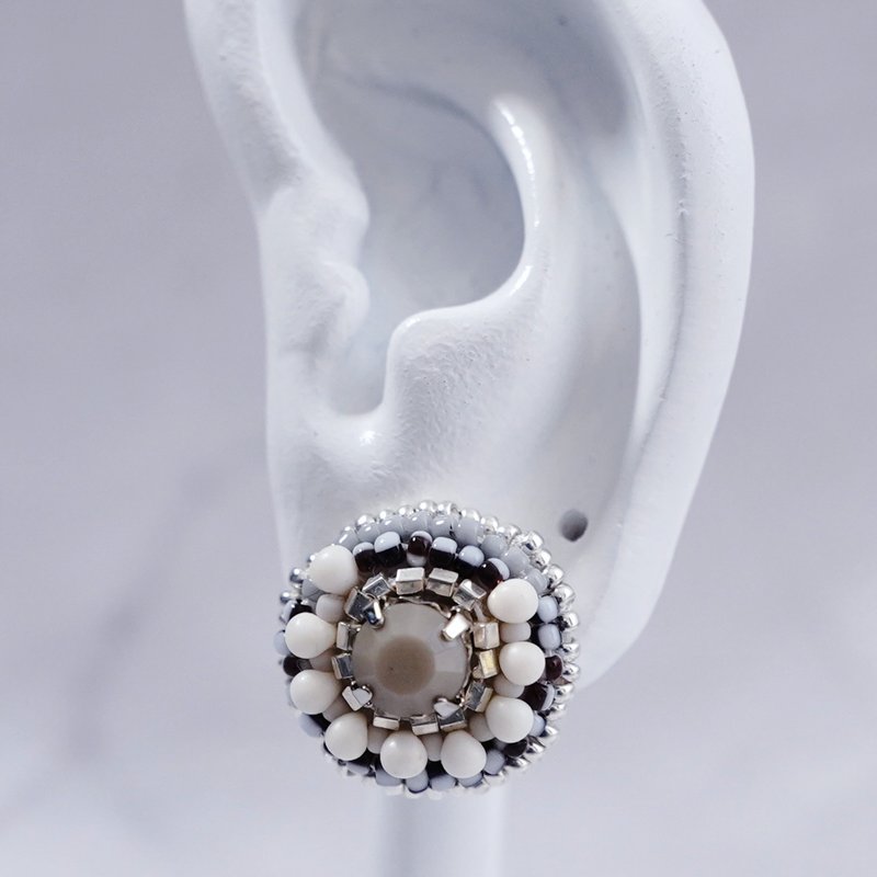 Green Beaded Earrings No.60– Lightweight Stateme / Handmade / Clip-On or Pierced - Earrings & Clip-ons - Plastic Gray