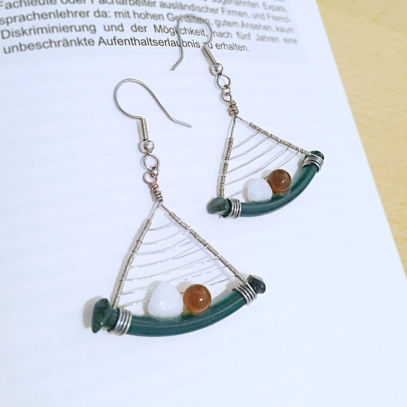 Spring Forest handmade artistic gemstone drop earrings | Onyx - ต่างหู - เครื่องเพชรพลอย สีเขียว