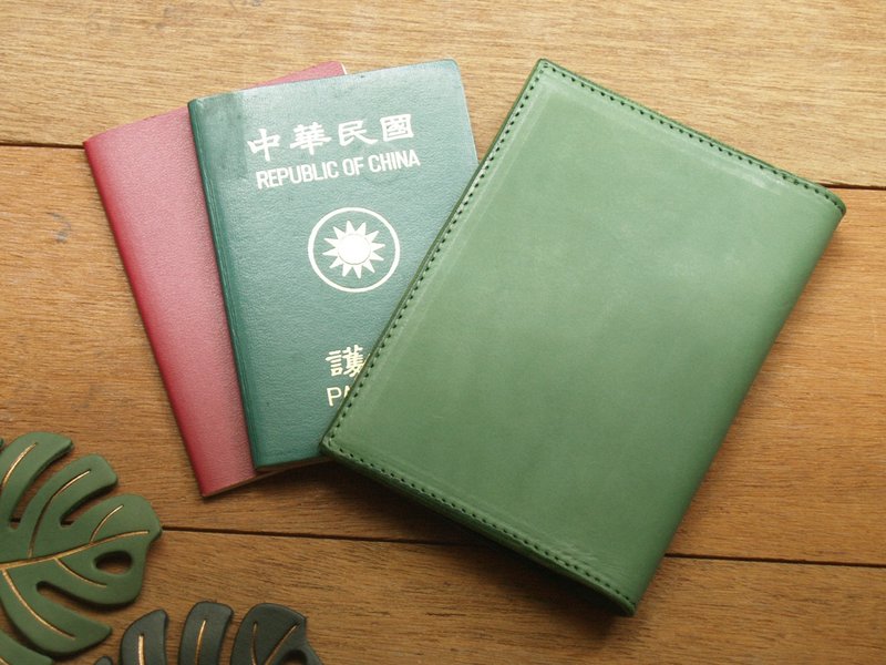 Leather Passport Case ( Custom Name ) - Grass Green - ที่เก็บพาสปอร์ต - หนังแท้ สีเขียว