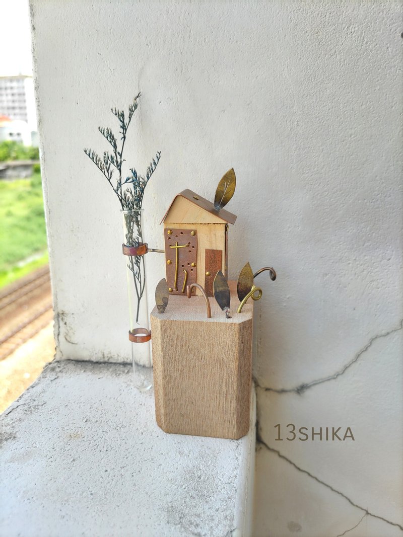 13SHIKA金工。懸崖上的小房子。小房子花器 - 擺飾/家飾品 - 其他金屬 咖啡色