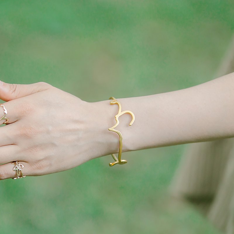 Bangle【hiragana / うつくしい (Beautiful)】Gold / 2size - Bracelets - Other Metals Gold