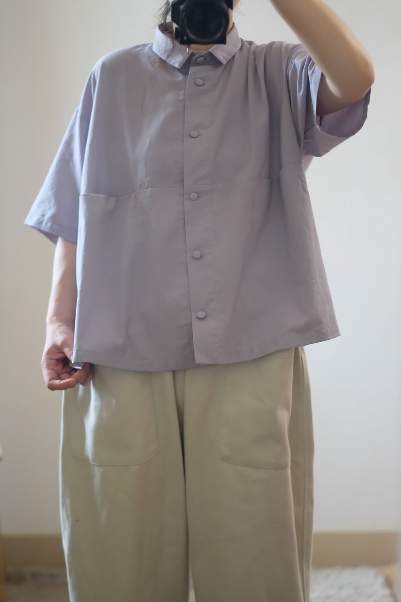 Lavender Light Purple Wide Short Shirt - เสื้อเชิ้ตผู้หญิง - ผ้าฝ้าย/ผ้าลินิน สีม่วง