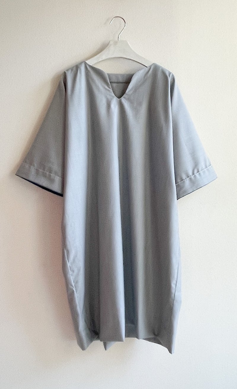 日本製 上品で軽やかなシルクウール使用シンプルで心地よいワンピース 藍染 Relax Dress Silk Aizome Wool - 洋裝/連身裙 - 棉．麻 藍色