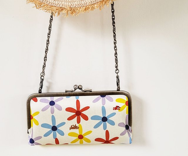 Kisslock clutch with blocked best sale floral print