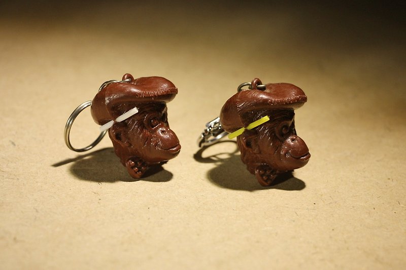 Purchased from the Netherlands in the mid-to-late 20th century, old antique keyrings with cigarettes on the ears of the ape are sold out in white - Keychains - Plastic Brown