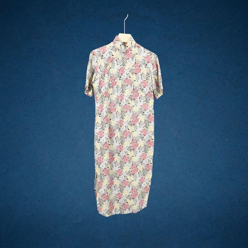 Pre-owned Lavender Purple Azalea Print Slit Cheongsam CA1122 - ชุดเดรส - เส้นใยสังเคราะห์ หลากหลายสี