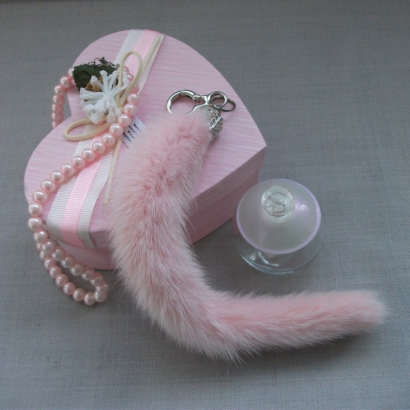 Long keychain pendant made of pink mink - ที่ห้อยกุญแจ - หนังแท้ สึชมพู