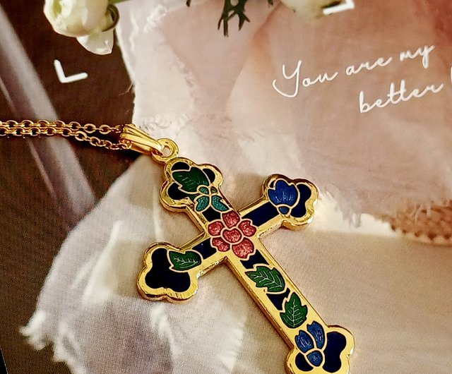 14K Gold Floral Cross hotsell Pendant Necklace VINTAGE.