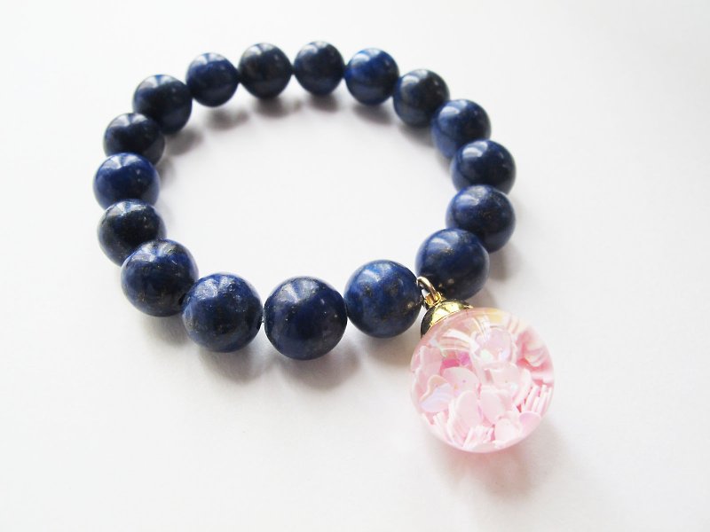 * Rosy Garden * love color pink sequins flow glass snow ball with large pieces of blue color of lapis lazuli bracelet bracelet - สร้อยข้อมือ - แก้ว สึชมพู
