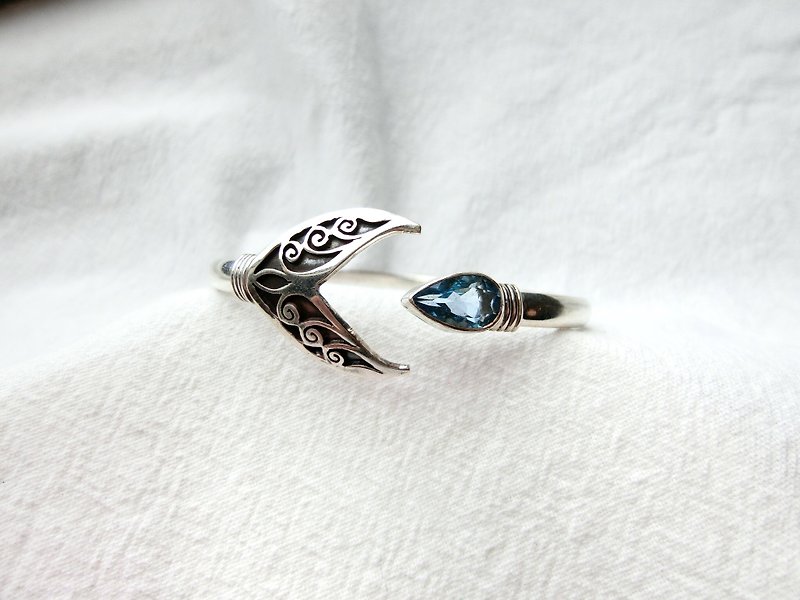Blue topaz stone blue topaz mermaid sterling silver bracelet Nepal handmade silverware - Bracelets - Gemstone Blue