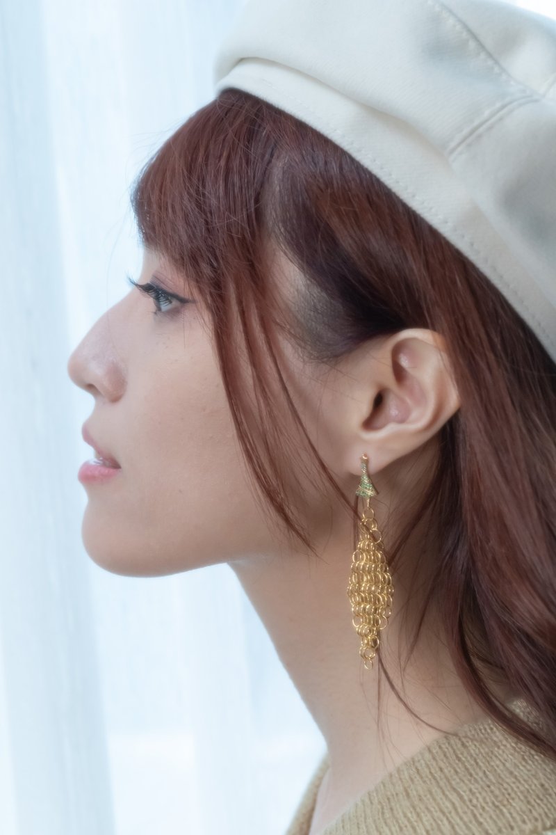 Gold Mesh Christmas Tree Earrings - ต่างหู - โลหะ สีทอง