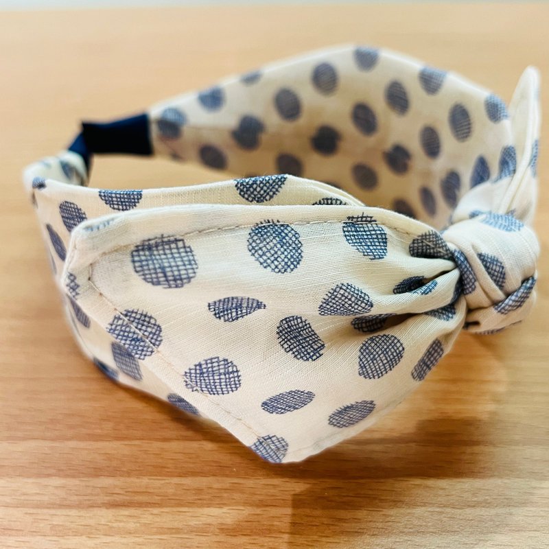 MOYA 寬版手工髮箍 水藍點點 - 髮夾/髮圈 - 棉．麻 藍色