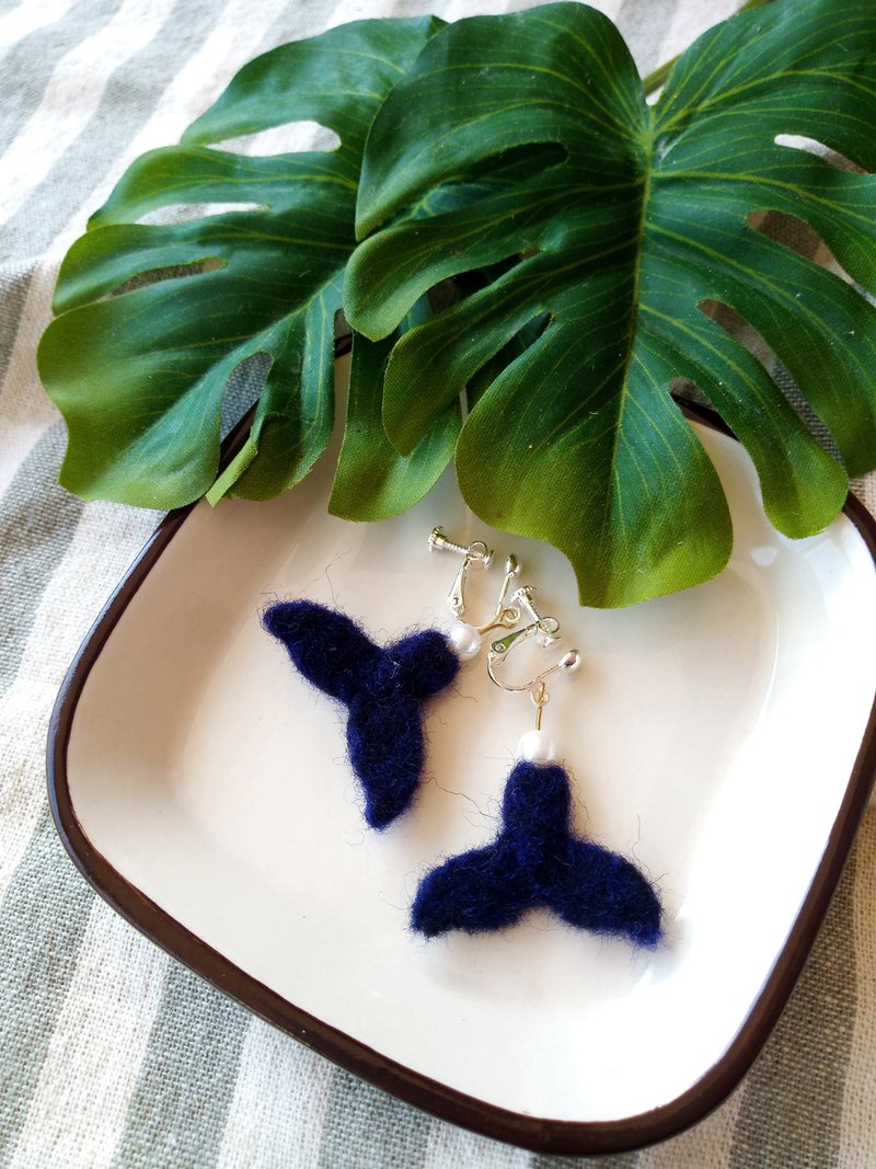 Taichung Marine Wool Felt Earrings (One Person in a Group) - Knitting / Felted Wool / Cloth - Wool 