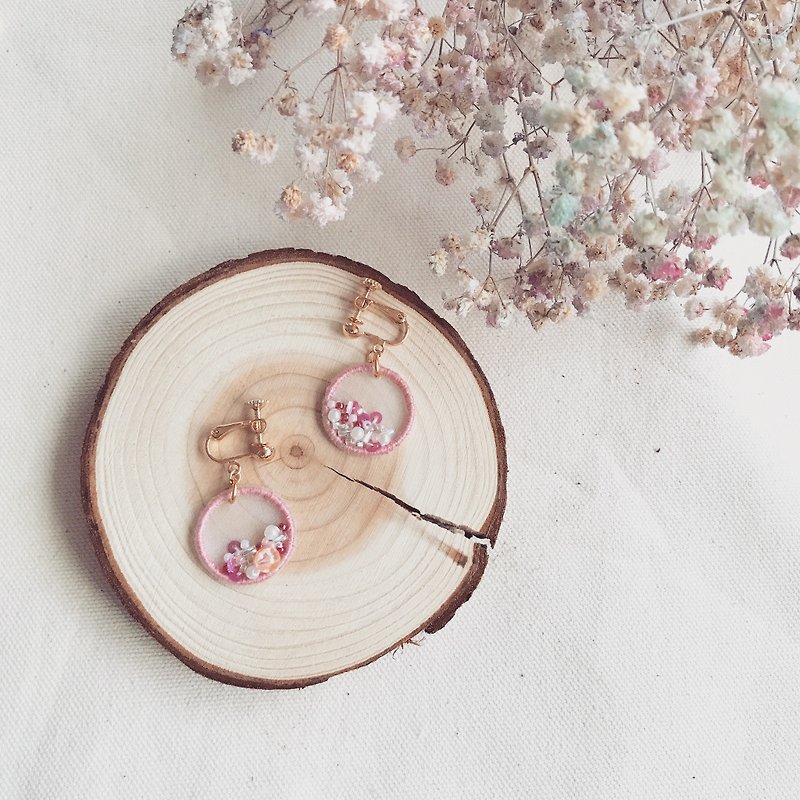 Handmade embroidery* light dream series earrings - sweet powder dreams - Earrings & Clip-ons - Thread Pink