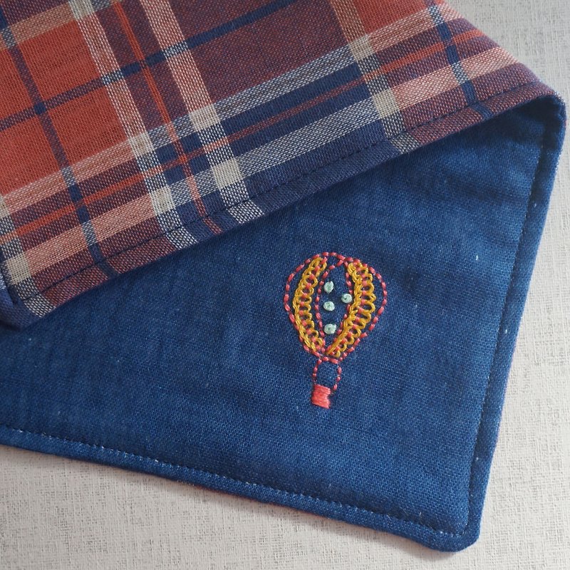 Hand embroidered quadruple gauze handkerchief "Hot air ballon 1" - Other - Thread Blue